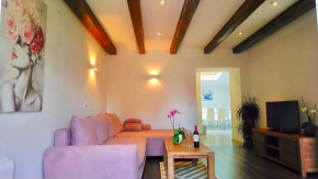 Lili Mar -spacious apartment with private parking